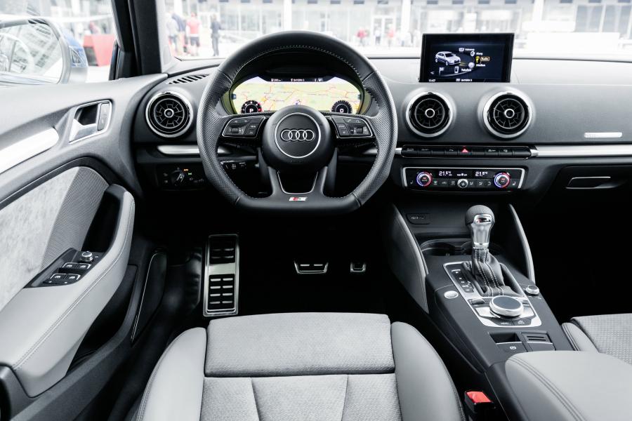 Торпедо Audi A3 Sportback 2.0 TDI (8V) 2016 года  (WW) (фото 19 из 22)